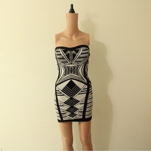 Forever 21  Size S   Color Black and White